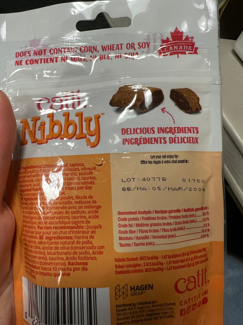 *Little Damaged* Crunchy Cat Treat - Nibbly Crispy - Chicken Flavor - 90 g *Pickup Only*