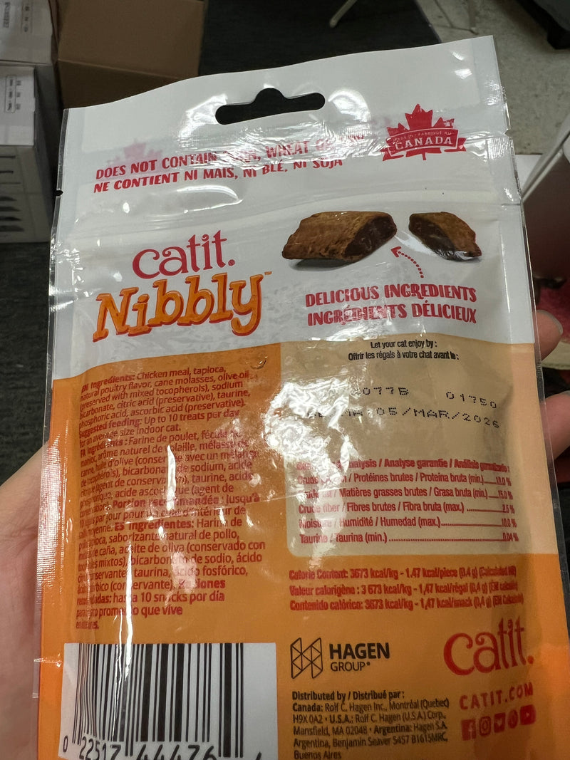 *Little Damaged* Crunchy Cat Treat - Nibbly Crispy - Chicken Flavor - 90 g *Pickup Only*